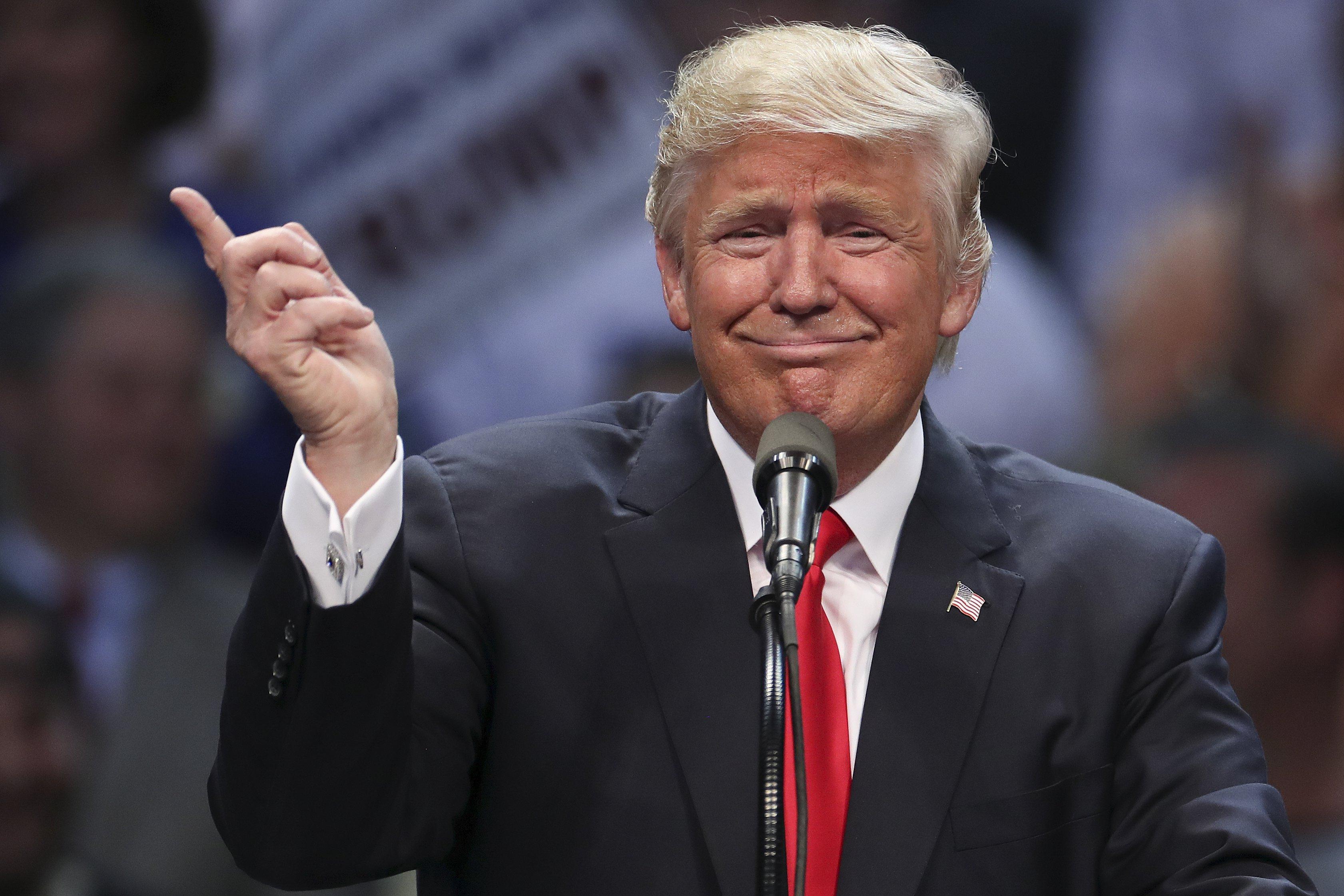 如何看待川普在债务上限议题上突然跟随民主党的建议给了共和党一记