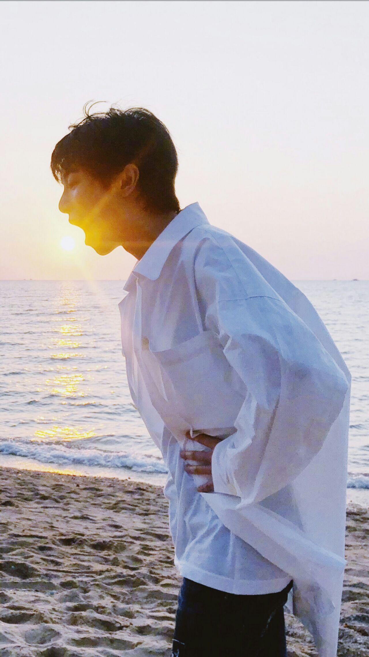 有哪些好看的华晨宇照片无水印的