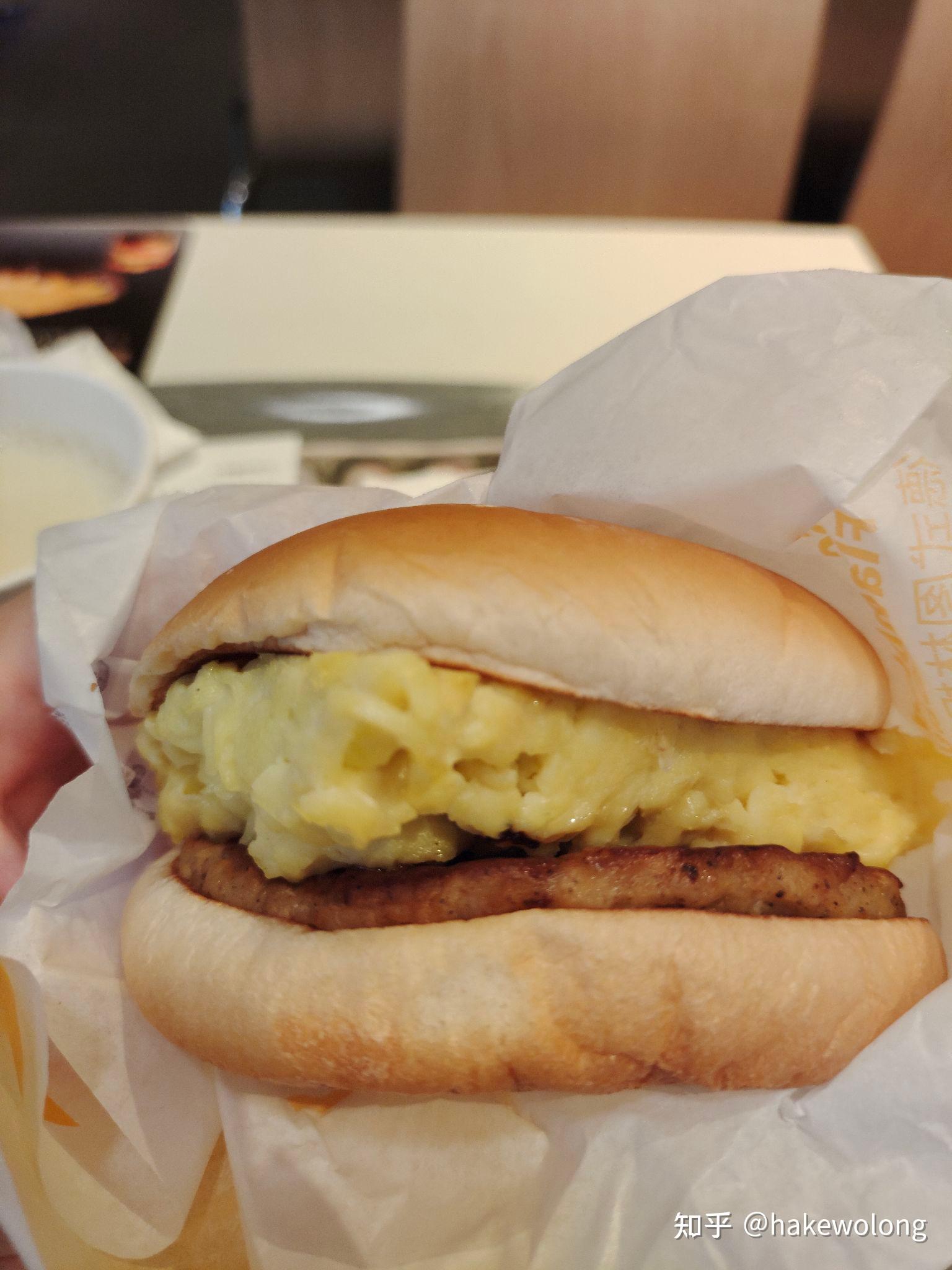 早餐尝试一下麦当劳的炒双蛋猪柳堡……|早餐|麦当劳|炒蛋_新浪新闻
