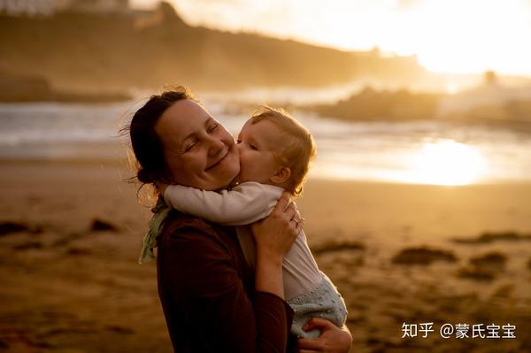 孩子会走路,为什么还总是求抱抱?心理学家给出了答案 - 知乎