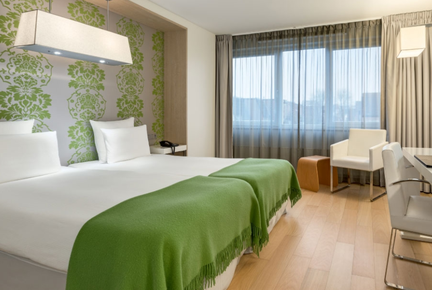 怎么装饰房间最有氛围 v2-b3140147264da40afe34b2812960d103_1440w.jpg?source=172ae18b