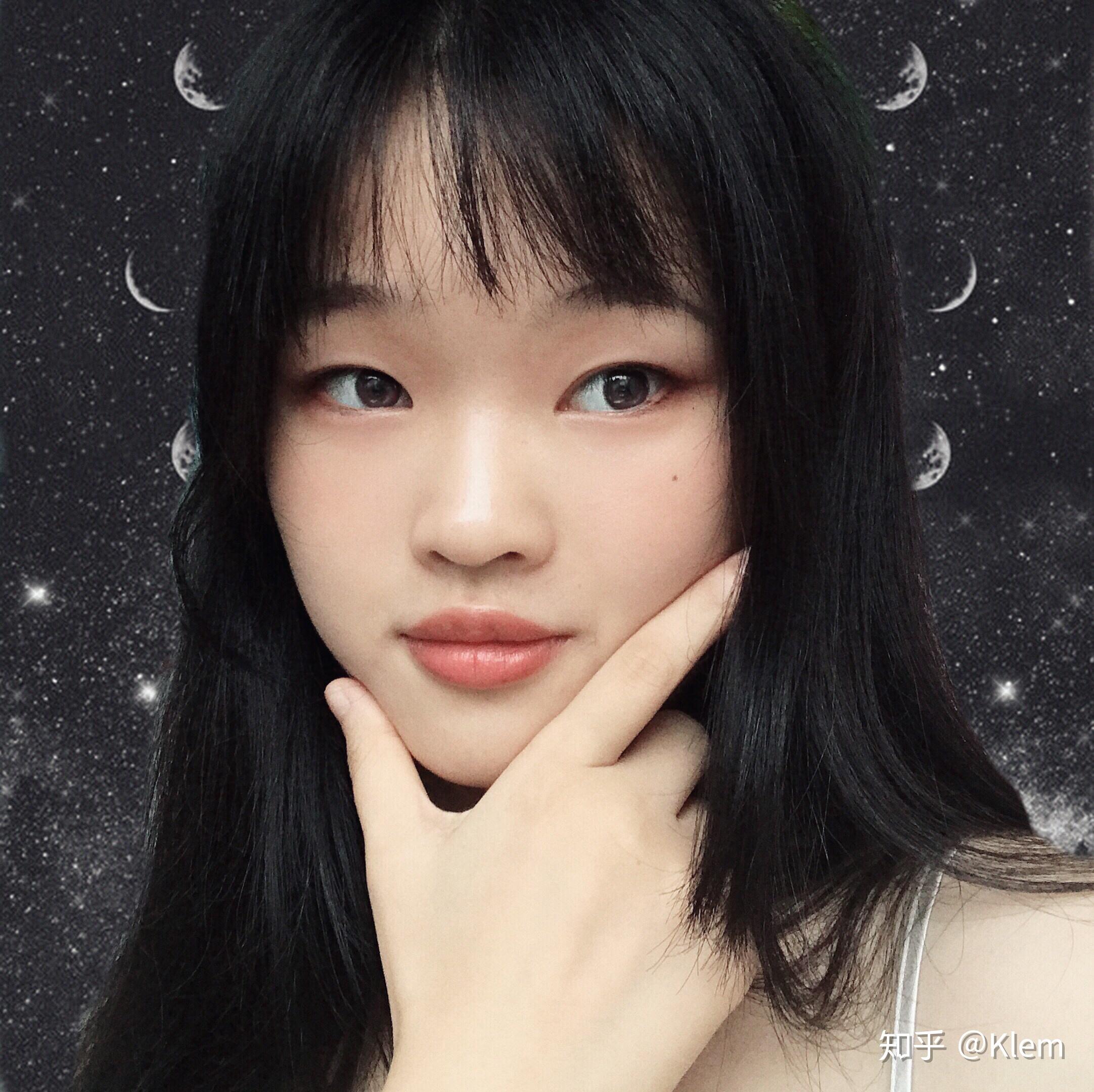 有没有那种单眼皮小眼睛塌鼻梁厚嘴唇但还挺好看的女生