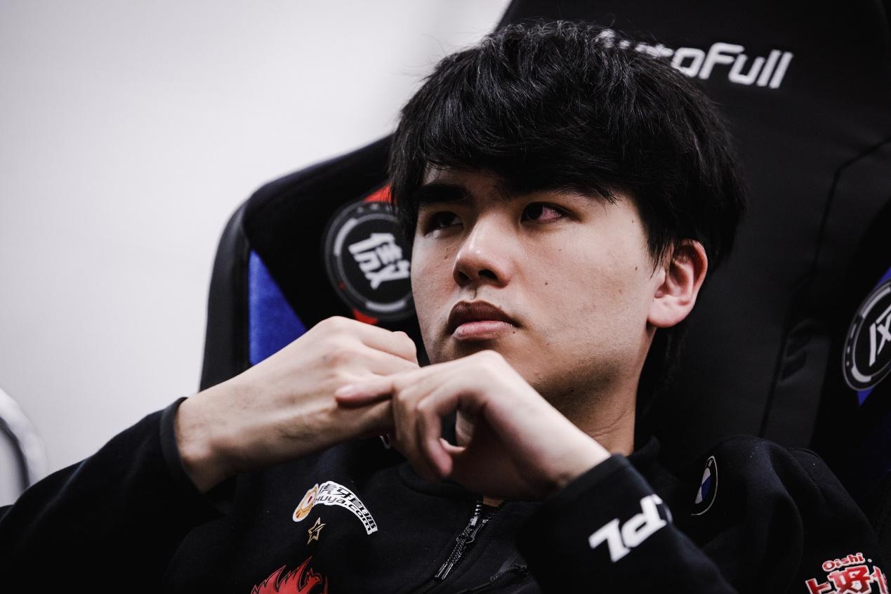 夏季赛决赛专访fpxlwx李炫君应该请我看演唱会了