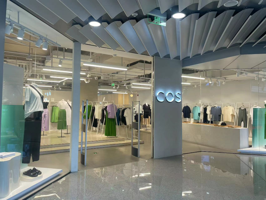 hm中高端路难行内地首家cos门店将闭店