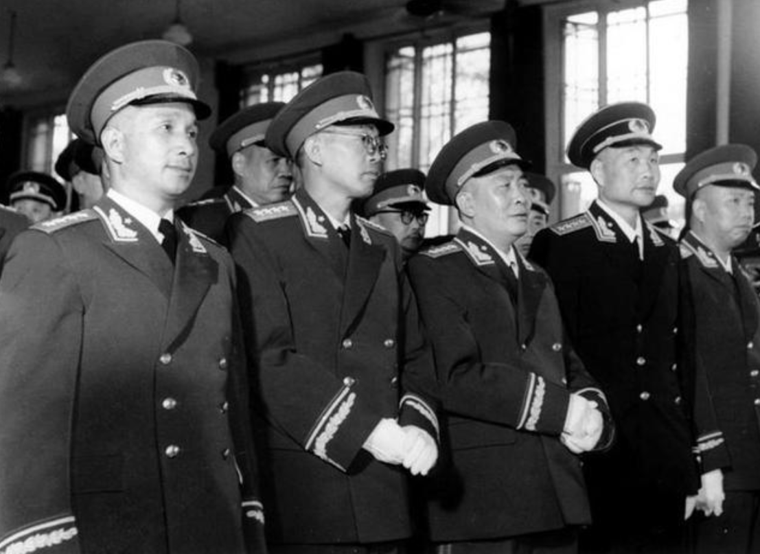 1955年大授衔,一将领失落离场,却被毛主席一把拉住 - 知乎