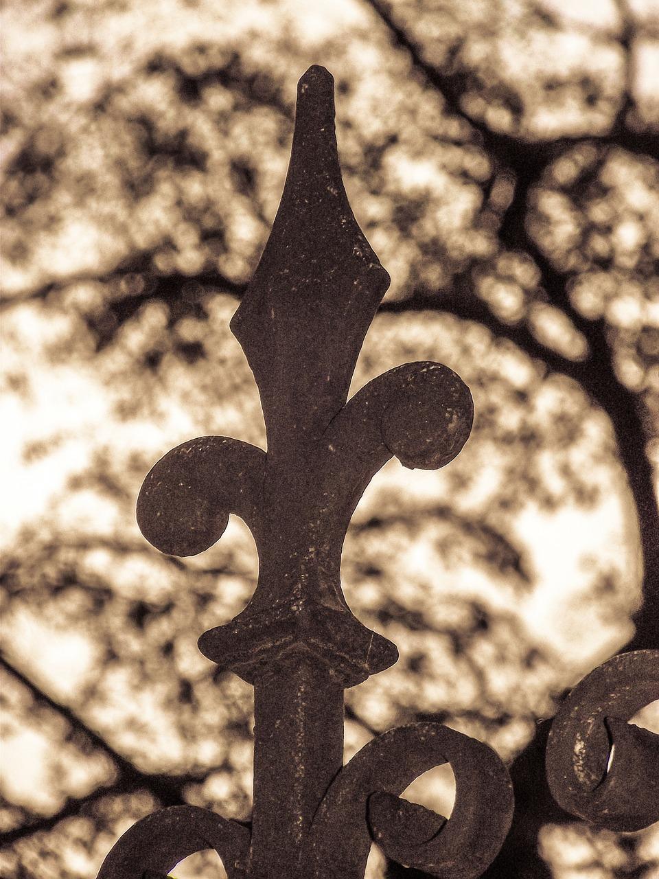 4. 窗底距地要求