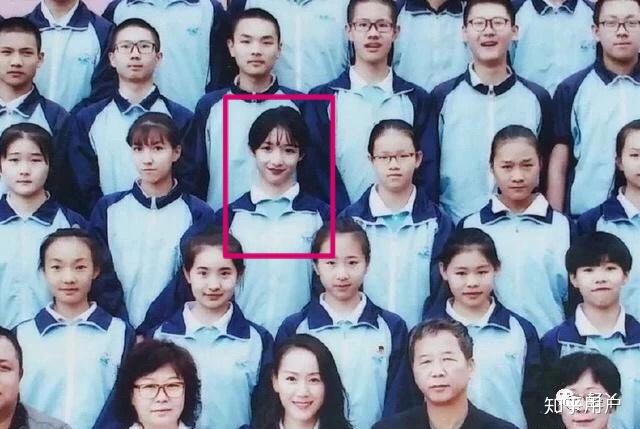 抖音上的abbily为什么在描述里挂个清华大学他到底哪个学校的