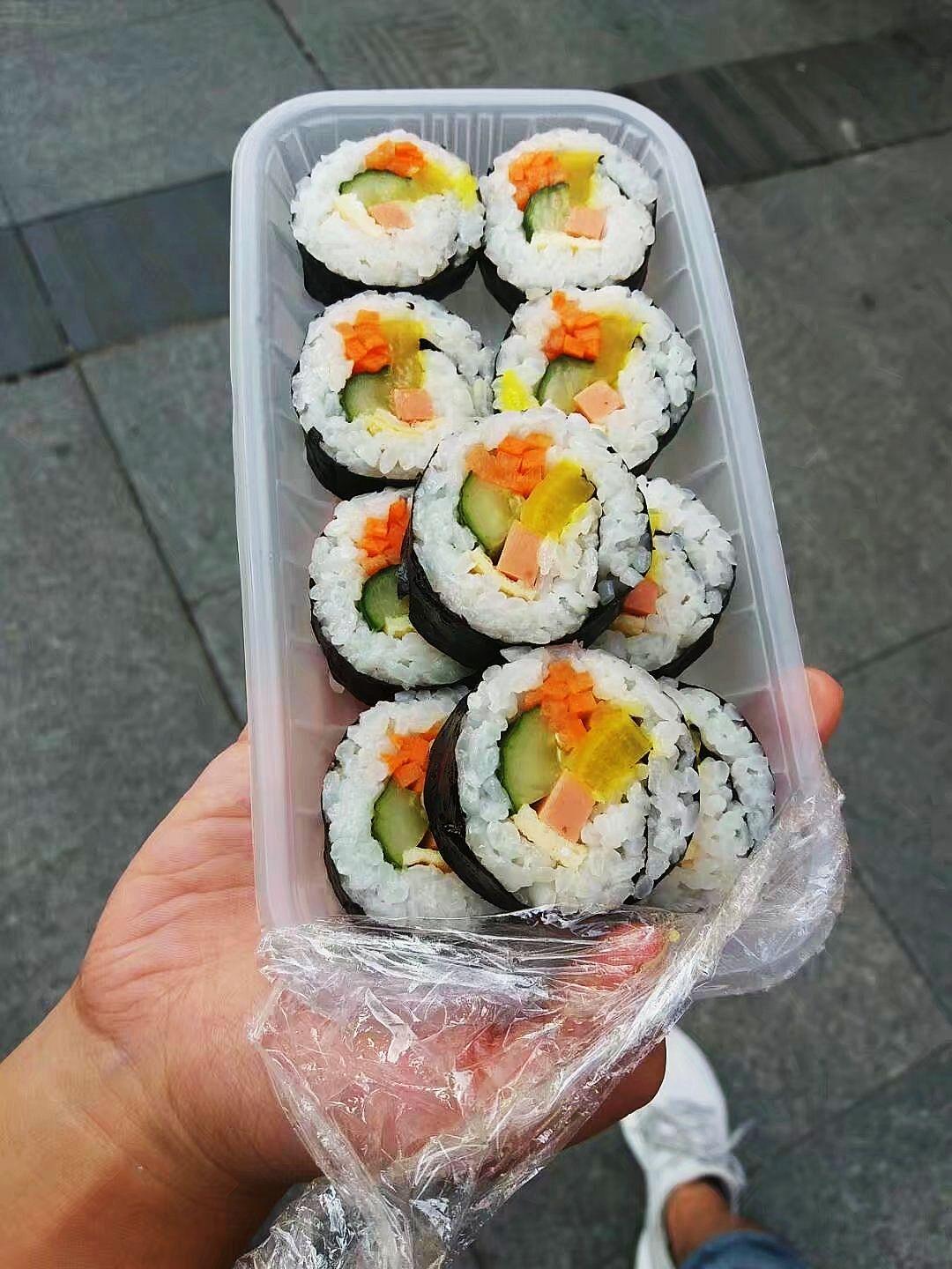 和女朋友两个人想去成都玩4天 多少钱就够 本