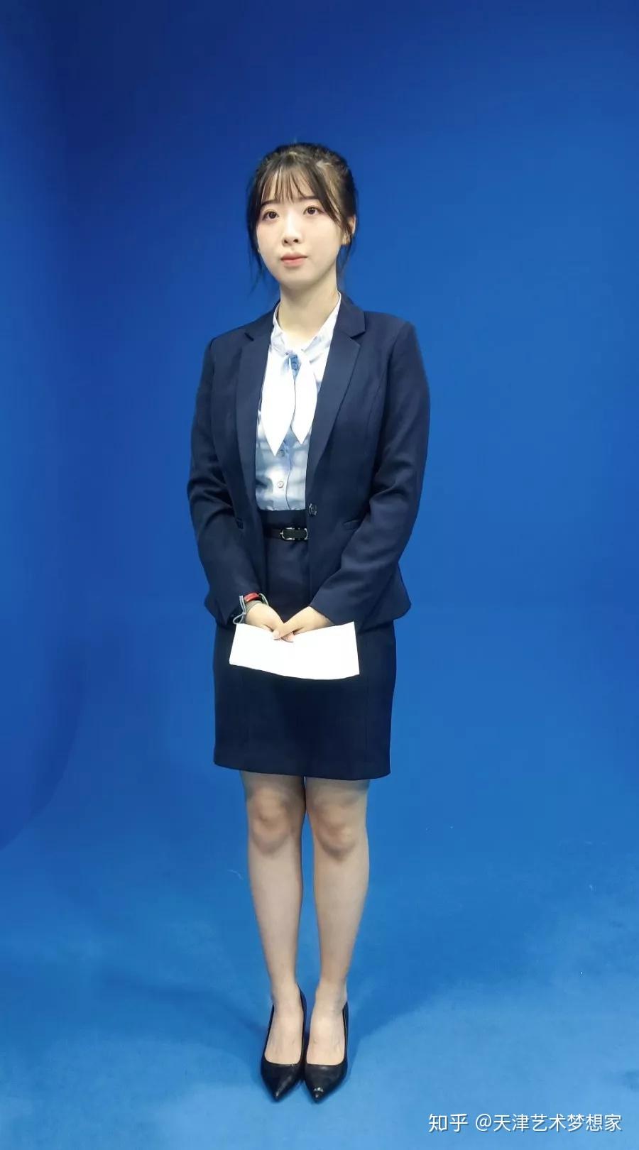 艺考临近播音主持如何选择面试服装