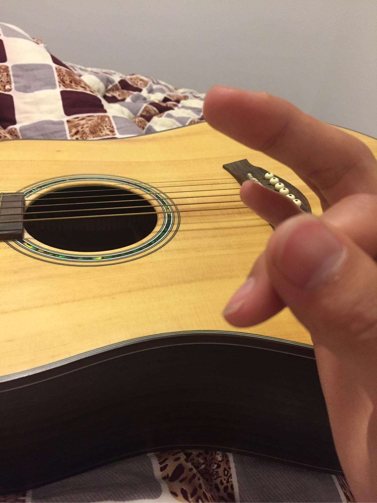 怎样的吉他扫弦手势才是正确的手势可以达到最好的效果
