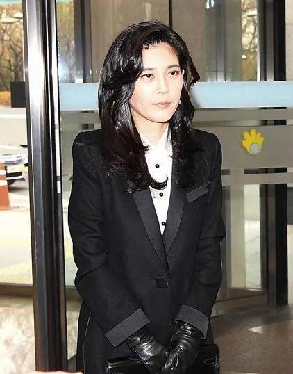 三星17岁小公主朋友圈曝光顶配人脉颜值爆表这才是真名媛