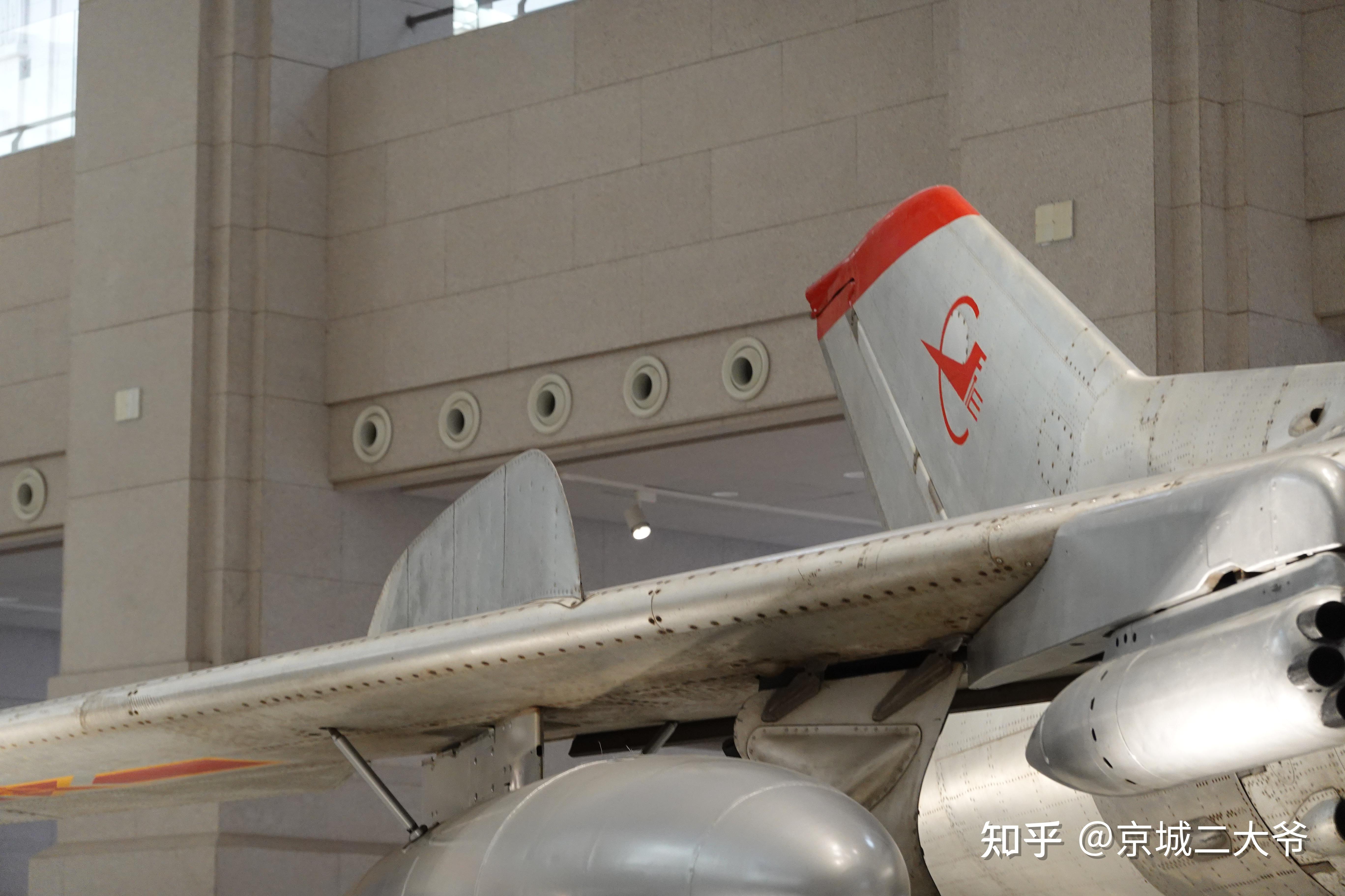 机翼上方的翼刀,童年时最怕的就是在上面绊倒然后摔下来苏联造米格-15