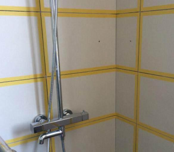 送的比较少,送完了我们后面都是用透明胶代替的在某宝买了美缝套餐