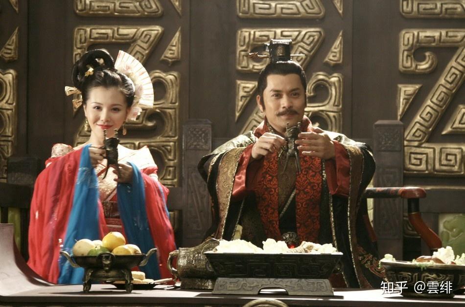 吕雉受朝臣爱戴,是刘邦重要的政治盟友,在这里,夫妻关系倒是没剩多少.