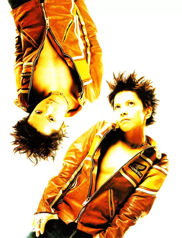 如何评价彩虹乐队主唱hyde的颜