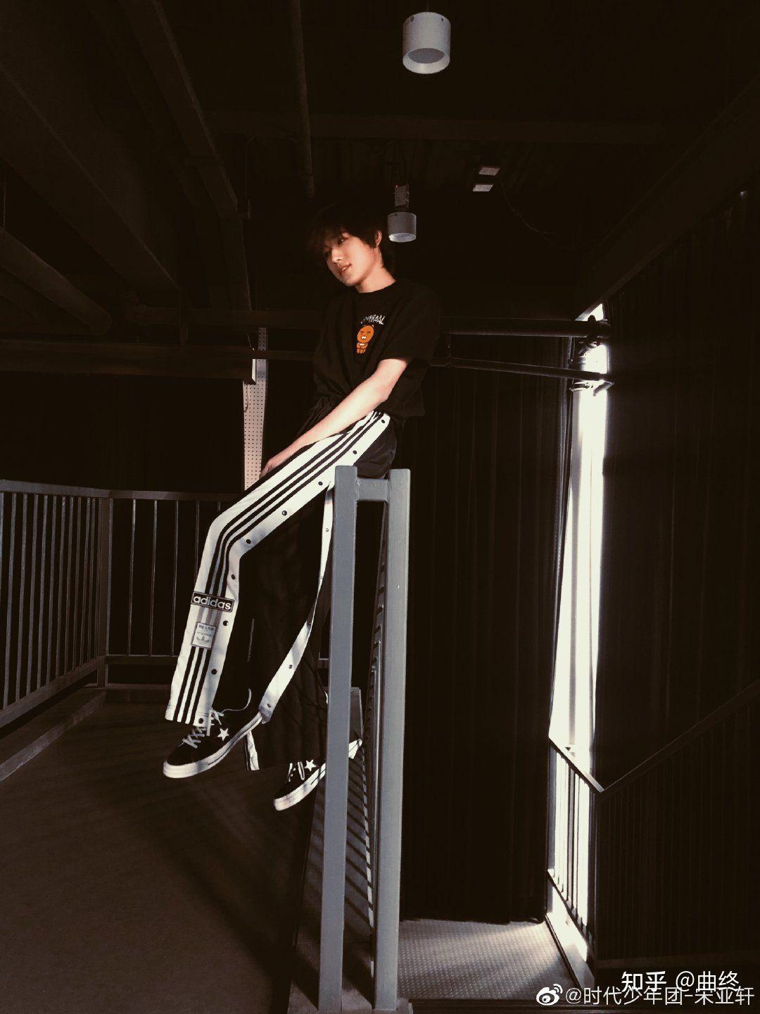 哪些爱豆腕线过裆? - 知乎