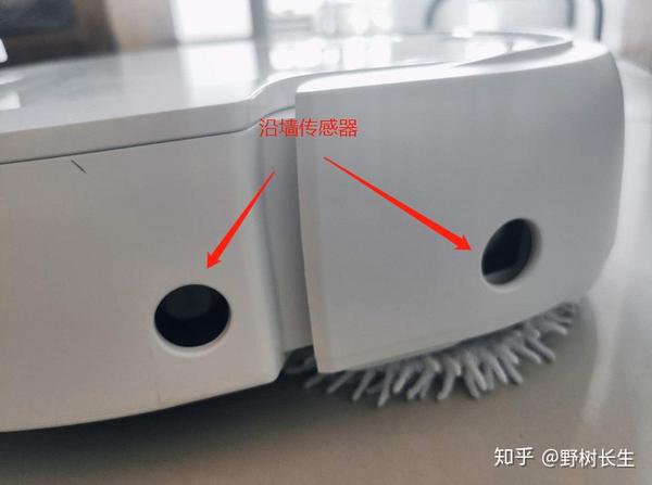 侧面分布两个沿墙传感器