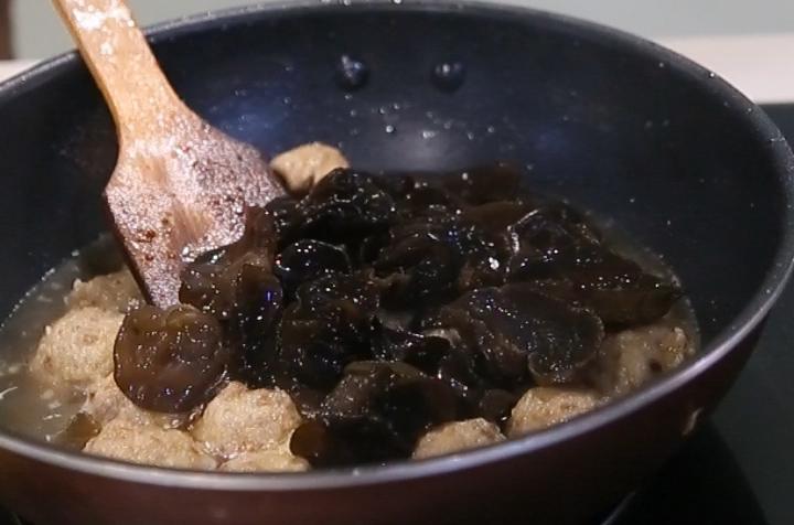 怎样让肉丸变q弹 v2-b415b3ac54fff51999b6f811bd89ead4_r.jpg