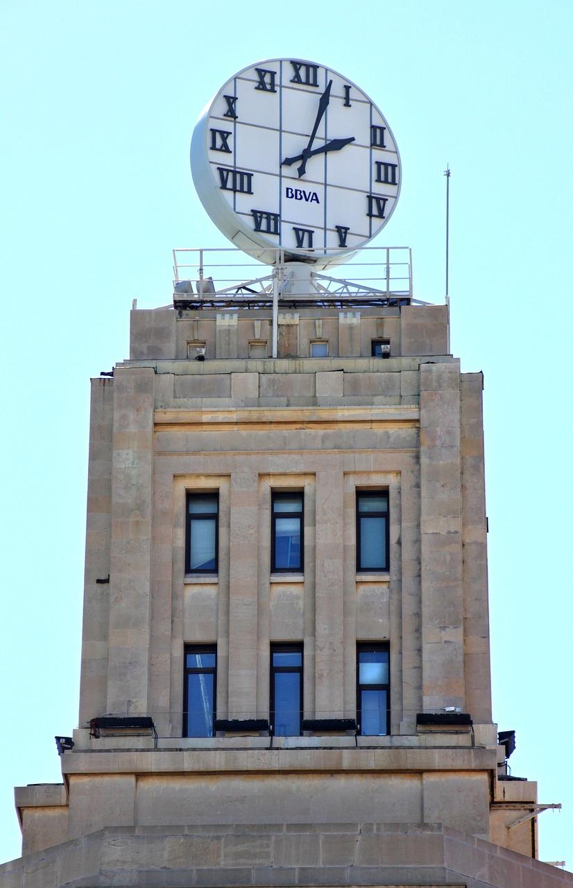 电子手表怎么调日期呢