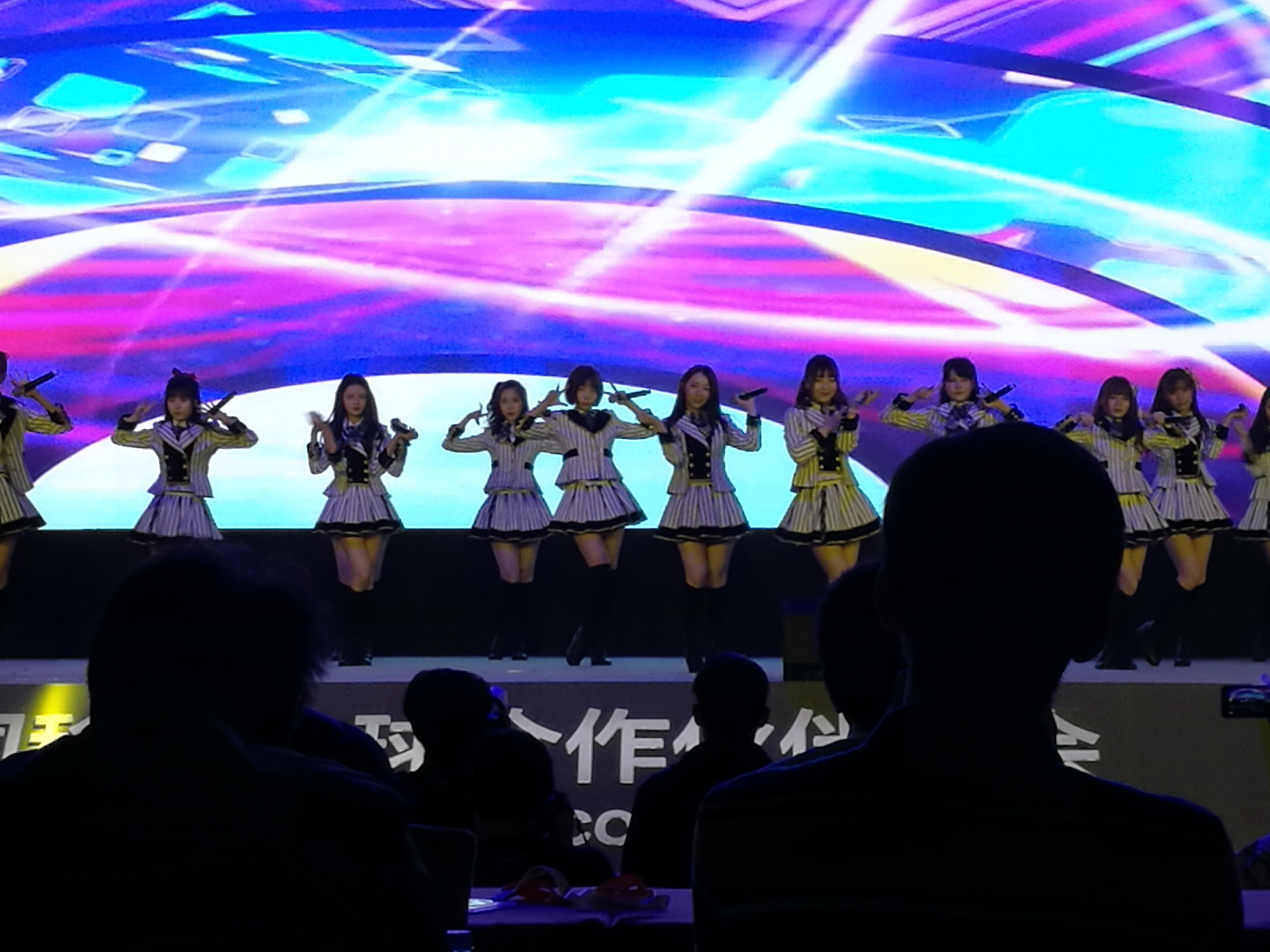 参加2016年12月21日广州 SNH48 Team Hll握手