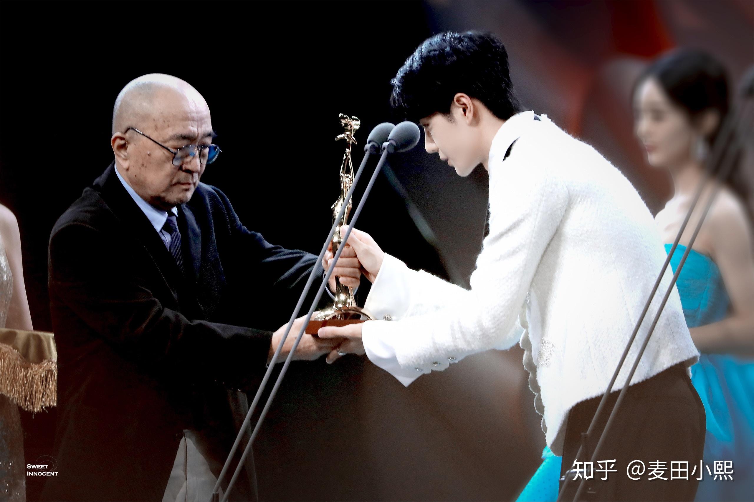 青年演员王一博获得第30届中国电视金鹰奖观众最喜爱的男演员奖你怎么