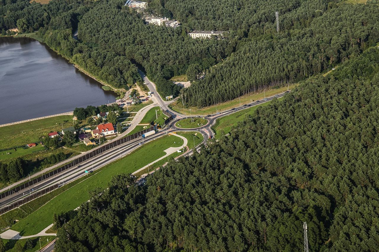 3. 卧龙环岛区域