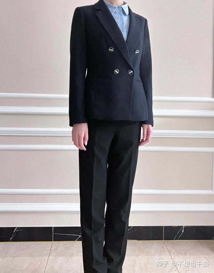 公务员面试穿什么衣服比较好