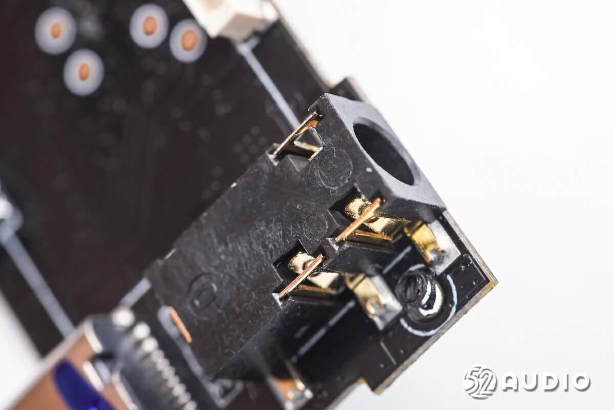 comica科唛vimoc3无线领夹麦克风拆解20ms低延迟传输200m连接距离