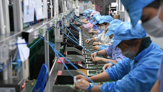 都在喊制造业缺人，可厂里老师傅想教，年轻人压根不想学，这到底是谁的问题？