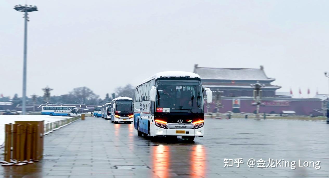 精益服务践使命 两会保障谱新篇 金龙客车26年两会服务之路