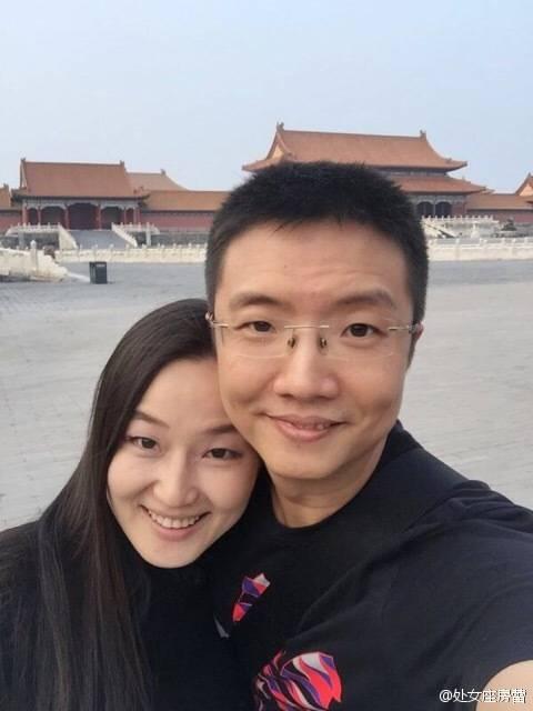 如何看待王冠红人馆成员房蕾被辞退一事