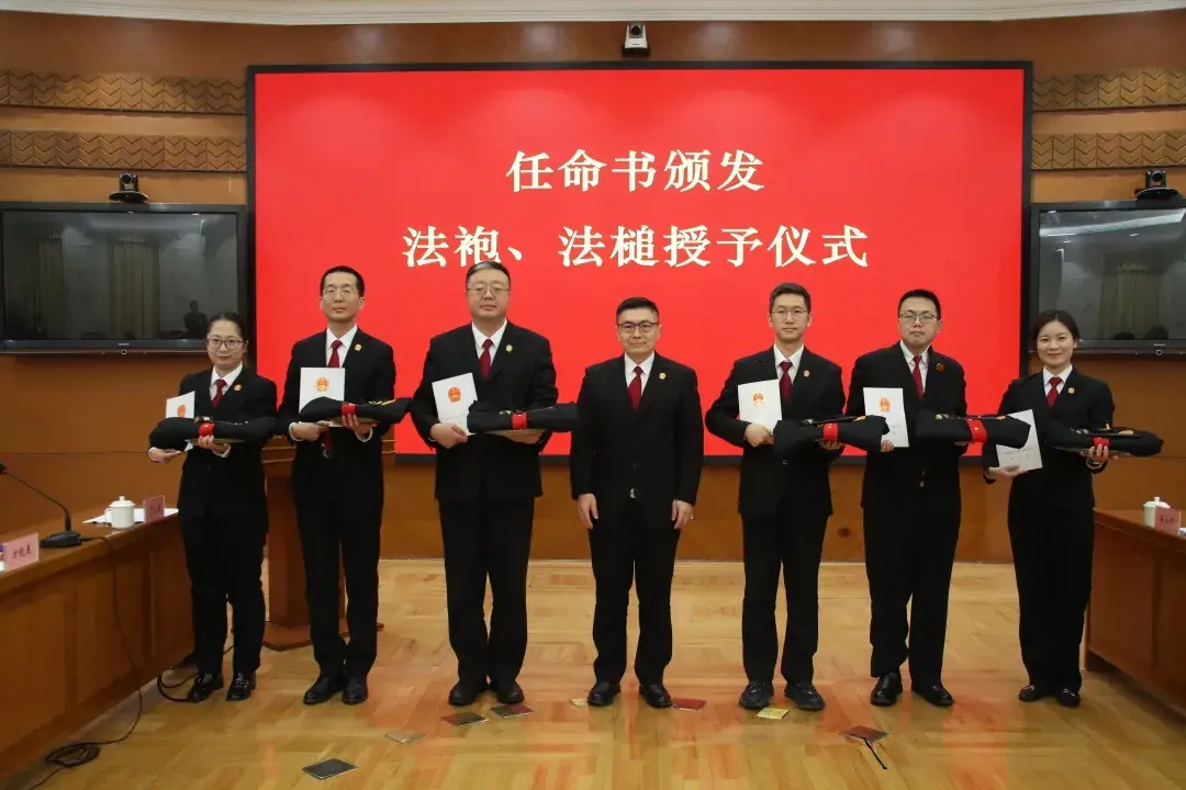穿上法袍的一刻 请家人见证 - 知乎