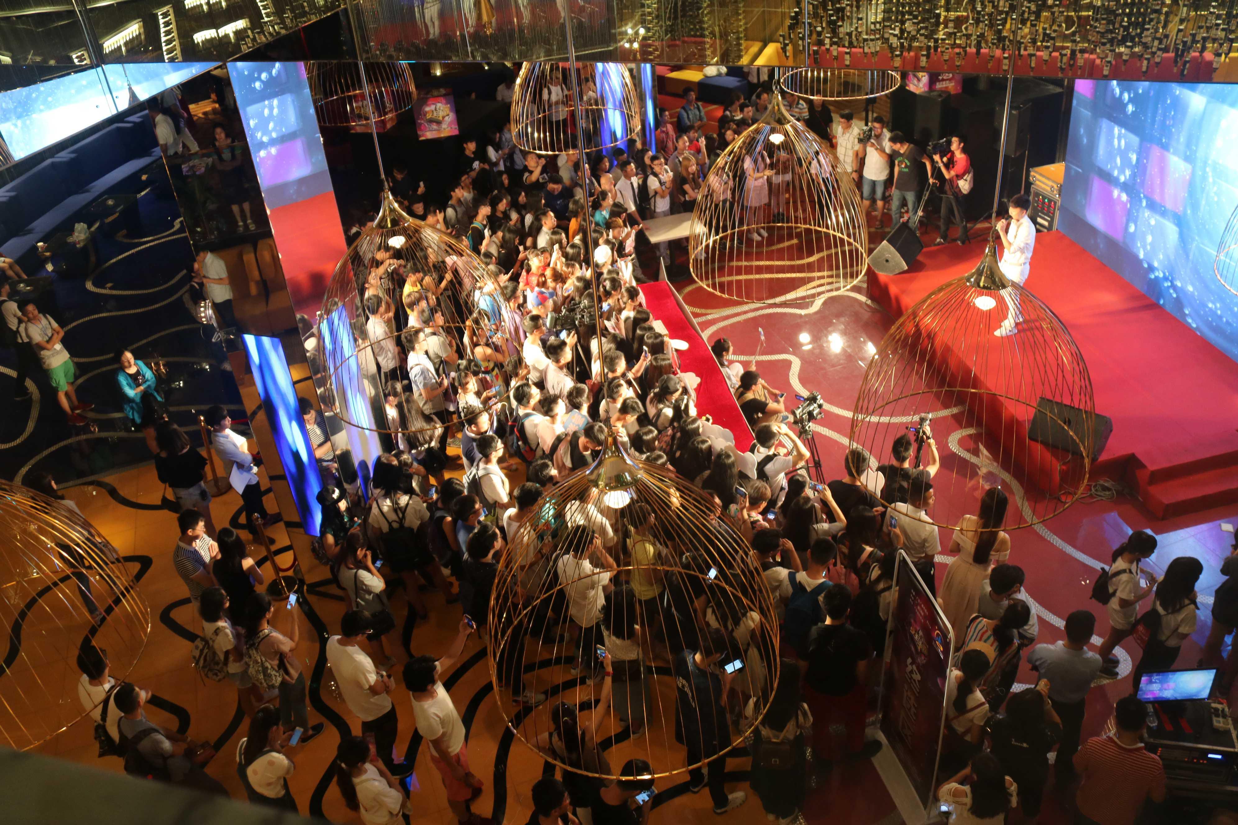 ▼2016麦王争霸广州海选那就来蓝色派对ktv吧!