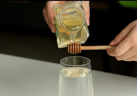 饮用蜂蜜水的效果是什么 喝蜂蜜水很好吗 优米蜂蜜百科网