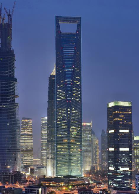 金融中心是上海第二高楼,建成初曾于2008年至2009年间被称为世界最高