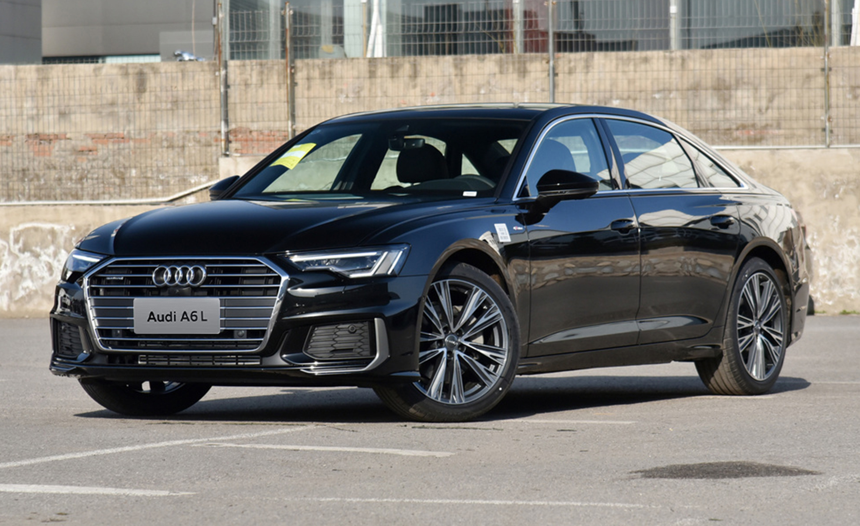 奥迪a6l亚灰改色膜上车效果