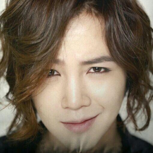 哈哈,那一定是斜嘴笑啦! 大多数人都自信的以为自己一定能笑的像这样