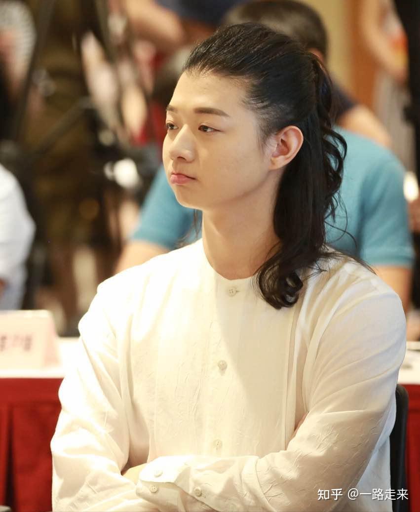 从"红极一时"到"前途尽毁",霍尊走到今天的结局应该怪谁