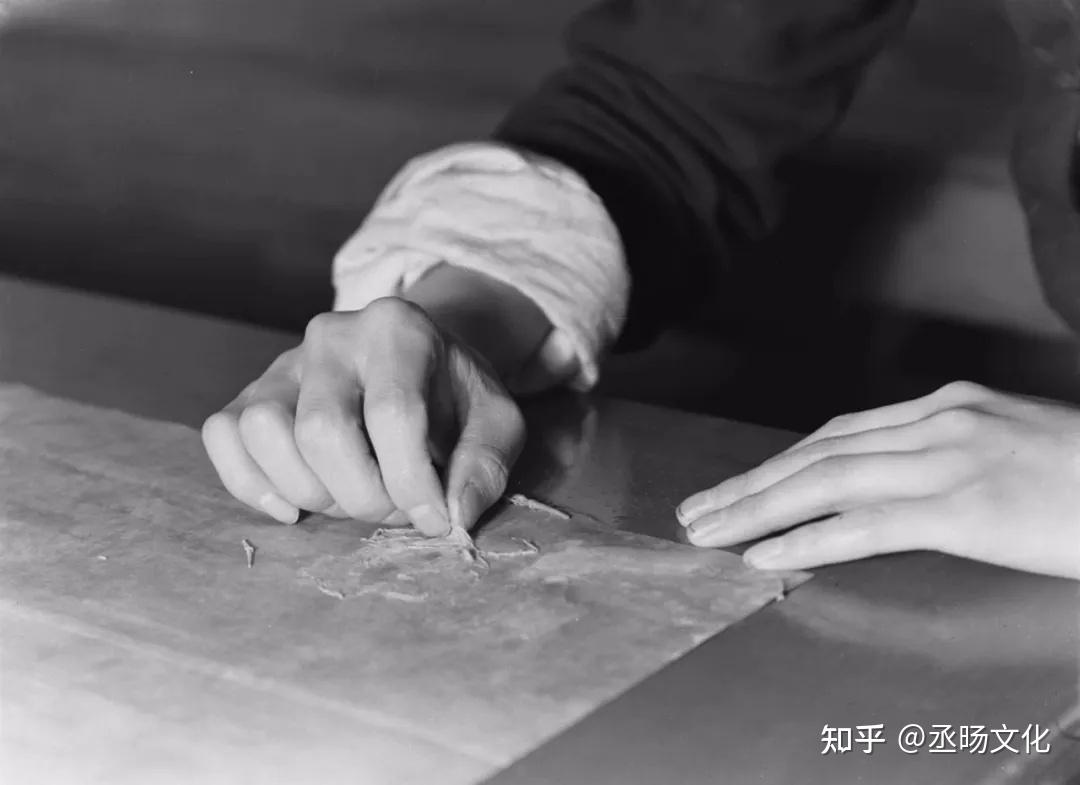 老北京装裱艺人的匠气,藏在这一张张照片里…… - 知乎