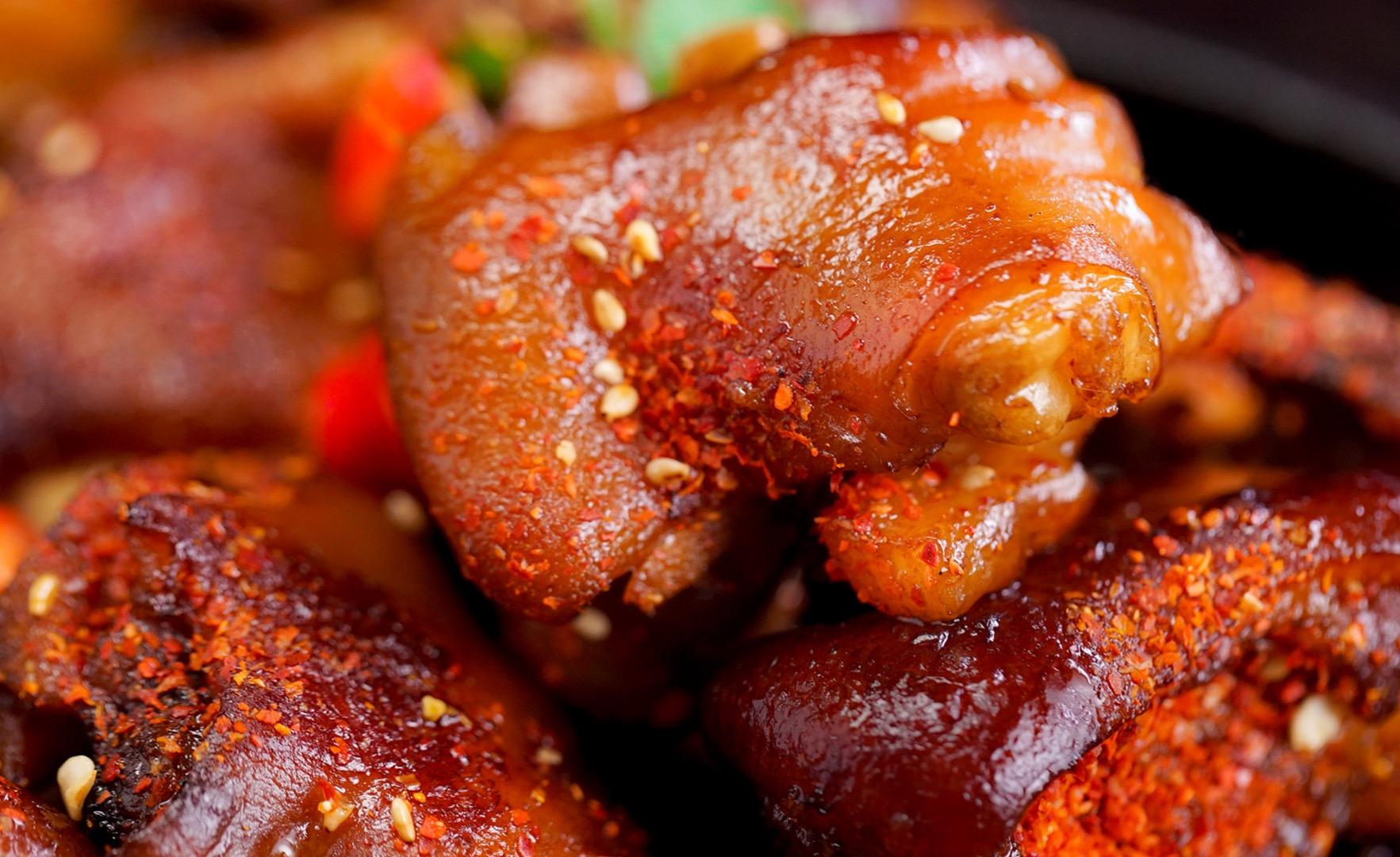 香喷喷油滋滋的烤猪蹄,外焦里糯让人欲罢不能!