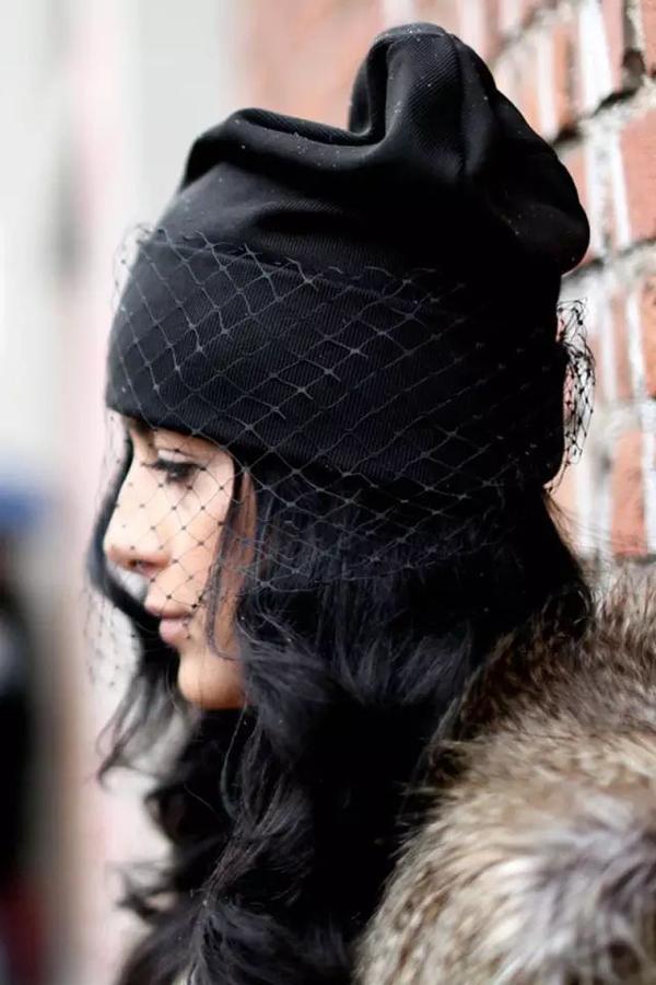 军装风戴上军事风帽款能让人看起来有精神,喜欢街头风的女孩可以在