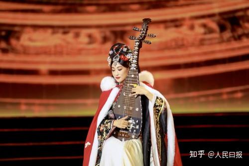 第十二届中国长江三峡国际旅游节盛大开幕青年琵琶演奏家李卉应邀倾情