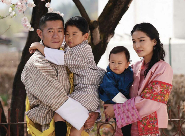 不丹帅气国王偏宠大儿子,对小儿子很一般?三胎得女,变女儿奴? - 知乎