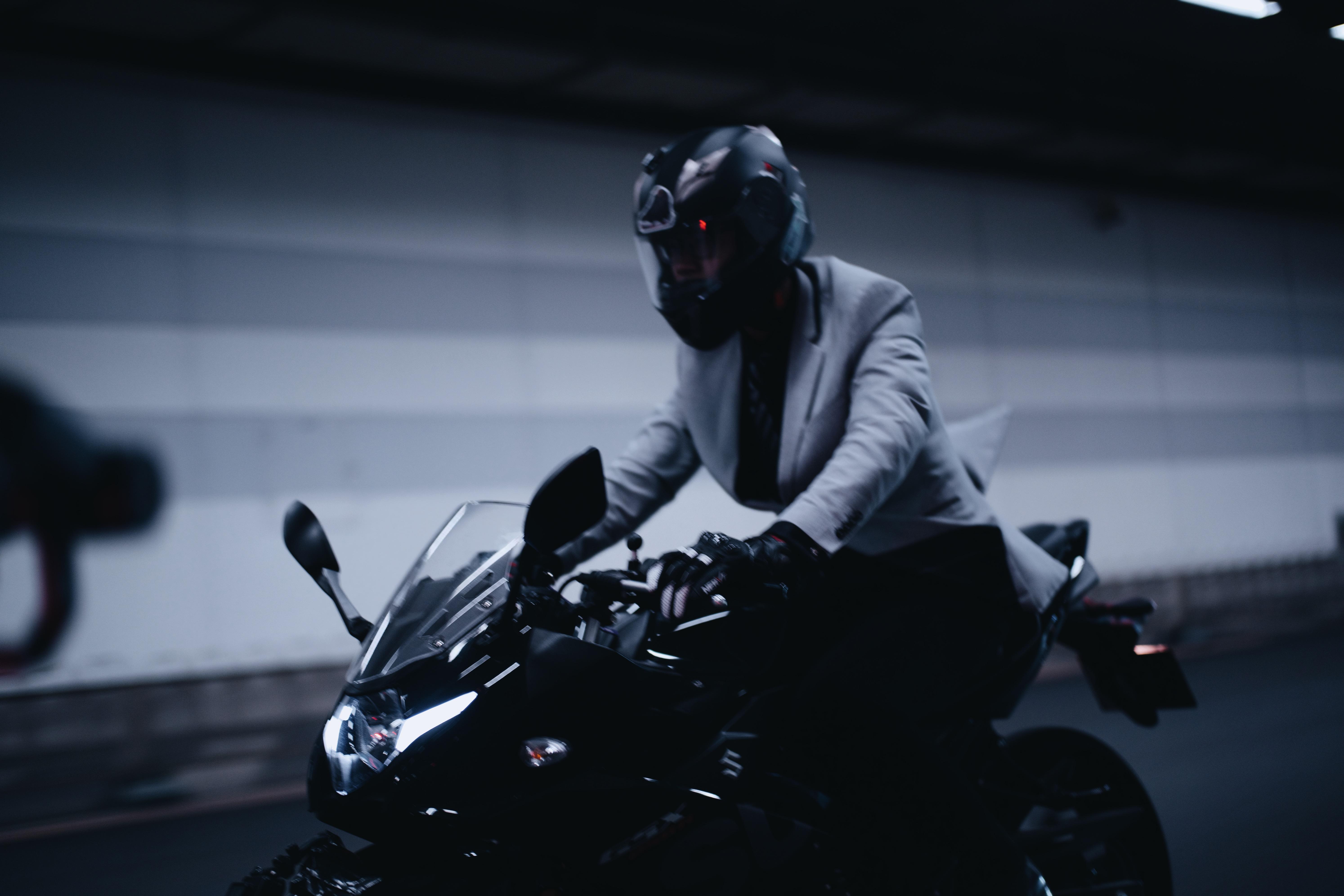 【石头摩托】GSX250—它不是性能机器，却是城市利器