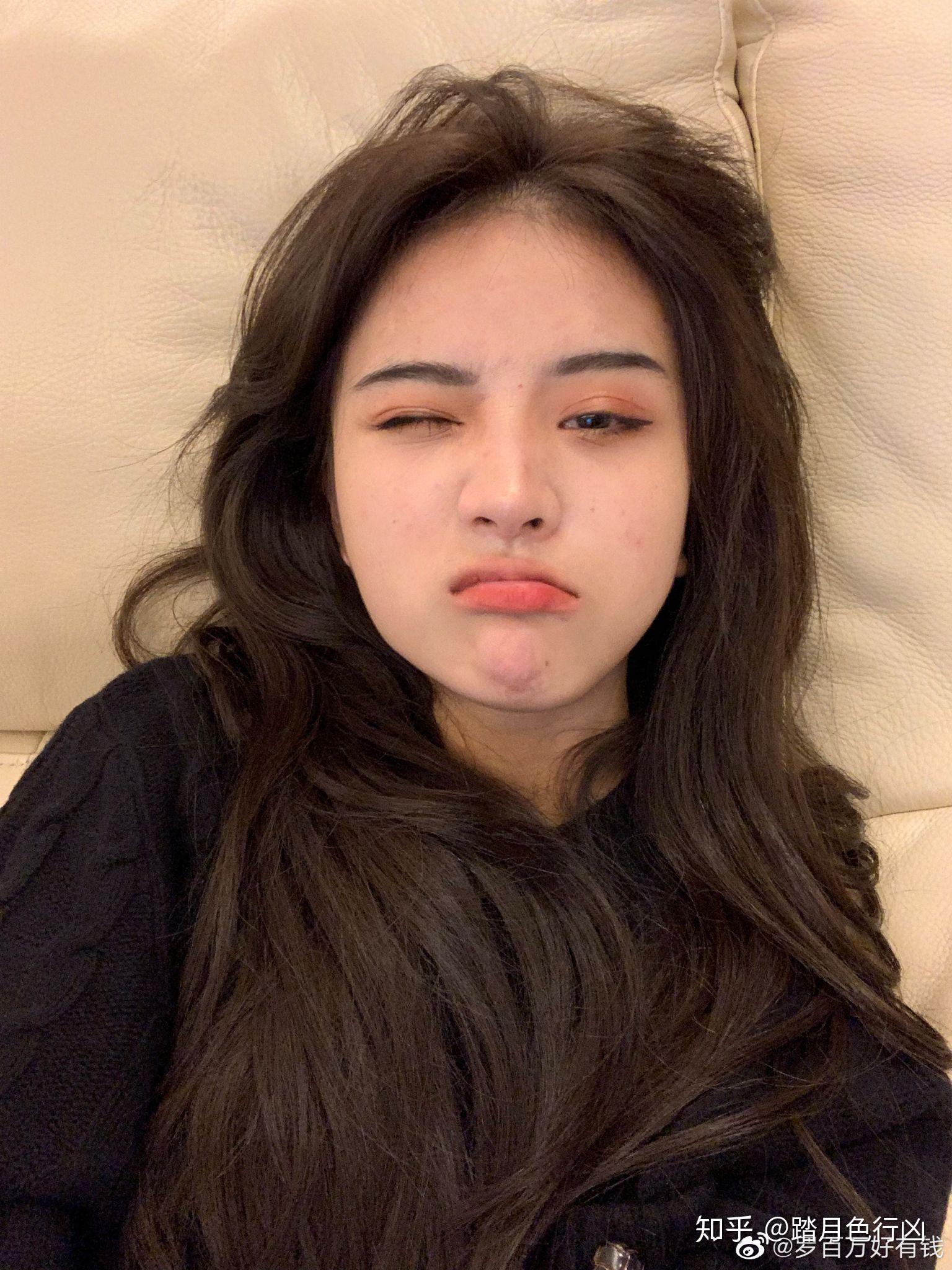 如何看待罗百万疯逼人设