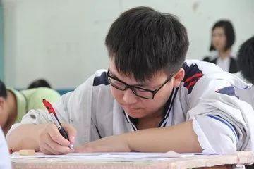 什么是特殊类型考生 v2-b5a8e792473fa8ada8b376bc14192044_b.jpg