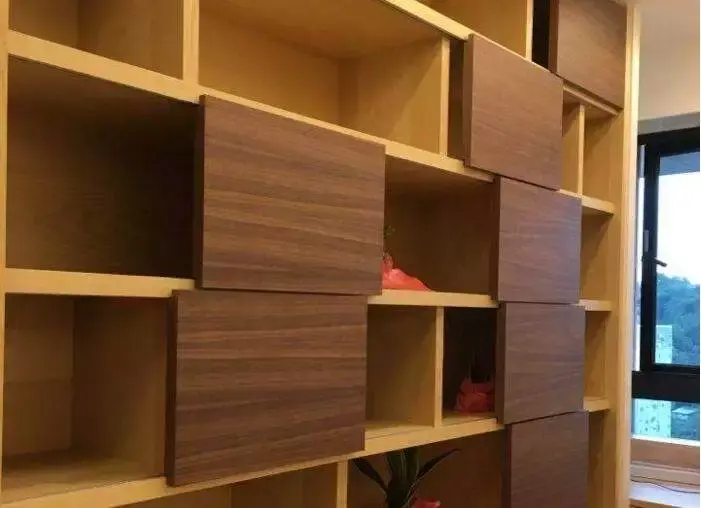 刨花板密度板大芯板买现成板式柜还是做木工柜