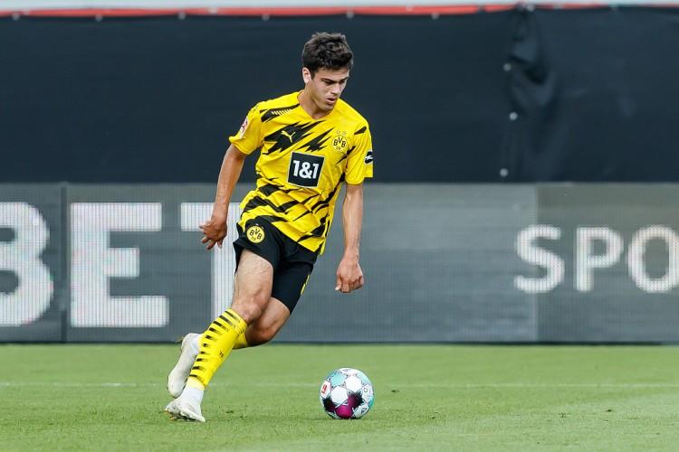 德媒g雷纳短期内不会离开多特新赛季他将与罗伊斯竞争位置