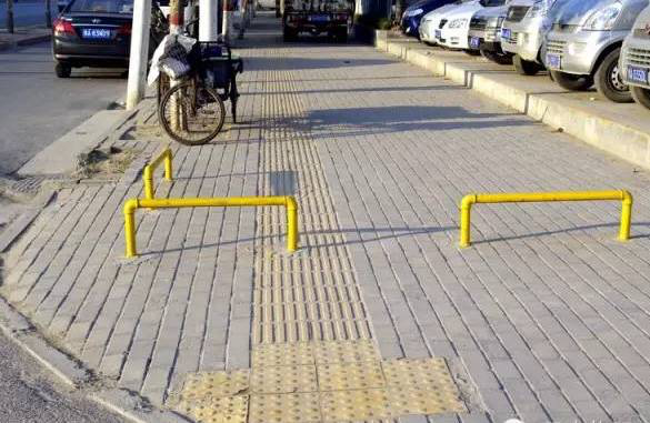 盲道上看不到盲人在走是因为盲人少吗