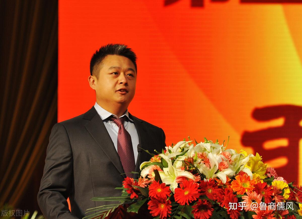 如济宁华勤的牛宜顺,牛腾父子,财富为115亿元.